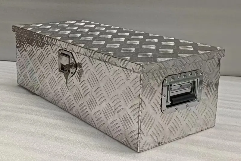 30-Inch Aluminum Truck Bed Toolbox – Silver Weatherproof Storage Chest with Dual Keys