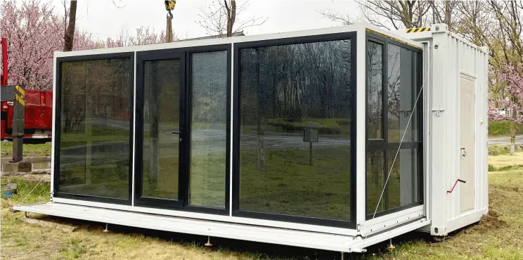 Expandable 20-Foot Glass Prefab Home – Modern High-Cube Container Unit Featuring Kitchen & Bathroom | 25440112