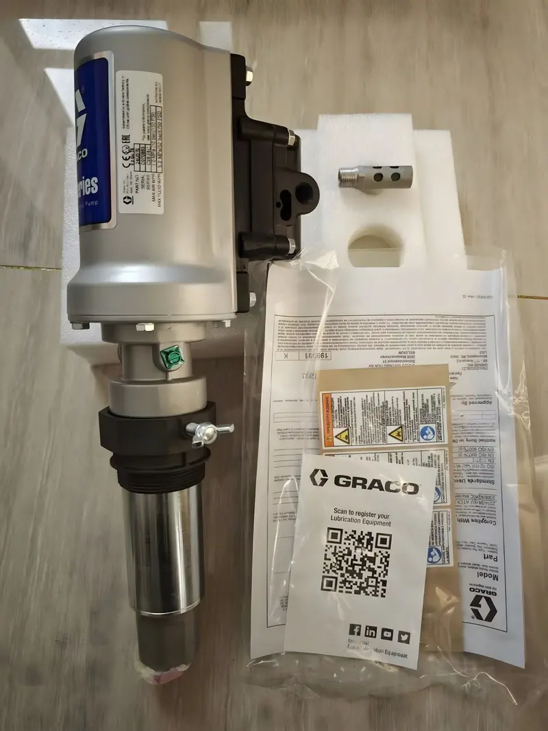 Graco LD Series 3:1 Pneumatic Oil Transfer Pump – Includes Bung Adapter (24G576)