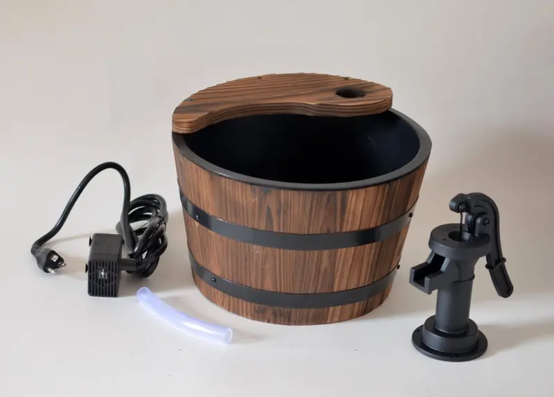 Hand-Pump Wood Barrel Water Fountain – Vintage-Style Outdoor Garden Decor WWF48