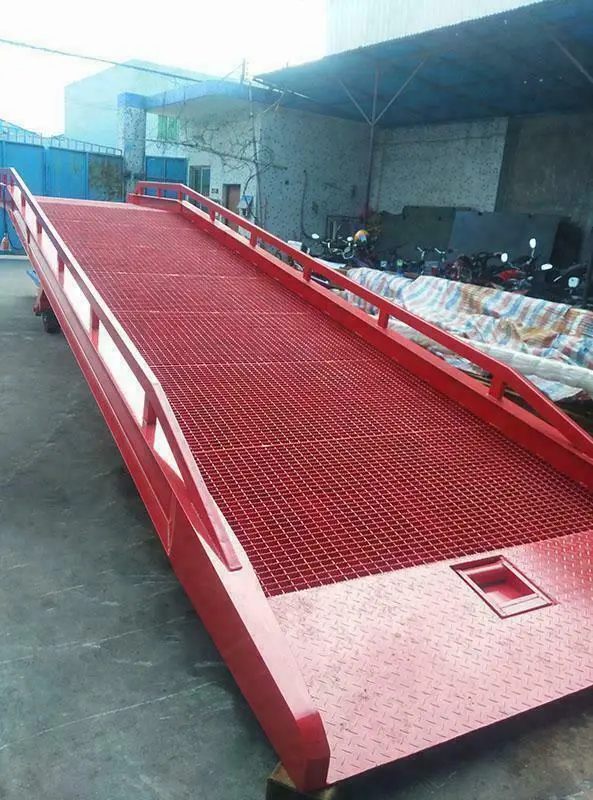 Hydraulic Mobile Dock Lift – 22,000 LB Portable Steel Loading Ramp