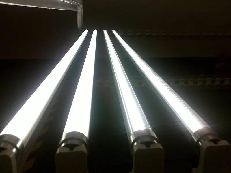 Integrated LED T8 Tube Light – 4FT & 8FT Options, Ballast-Free, Wall/Ceiling Mountable Lighting