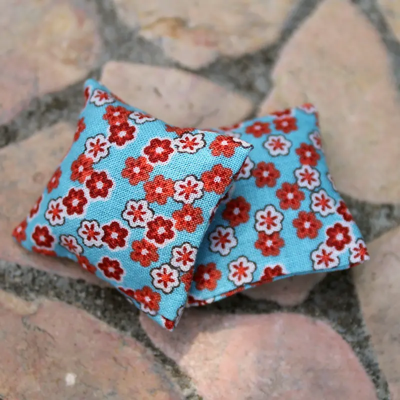 Set of 2 Mini Patio Cushions – Vibrant Floral Pattern
