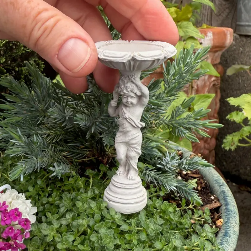 Staked Mini Birdbath – Faux Stone Boy Design